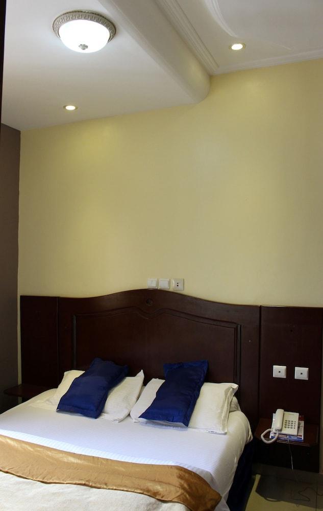 Prestige Hotel ยาอุนเด ภายนอก รูปภาพ